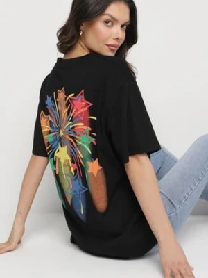 Czarny T-shirt Oversize z Kolorowym Napisem i Gwiazdkami Iloviela ambitionfly