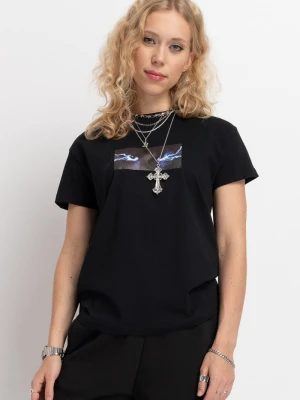 Czarny t-shirt z autorską grafiką z przodu Reporter Young