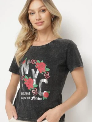 Czarny T-shirt z Bawełny Ozdobiony Napisami i Kwiatami Savierele glo-story