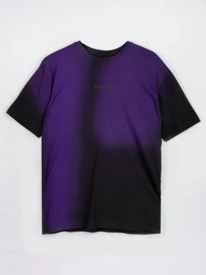 Czarny t-shirt z fioletowym nadrukiem imitującym cieniowanie