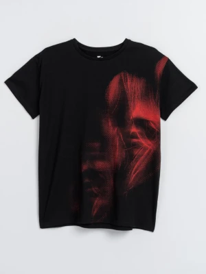 Czarny t-shirt COMFORT z kolorową grafiką z przodu Reporter