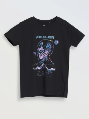 Czarny T-Shirt z kolorowym nadrukiem z przodu Reporter Young