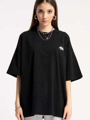 Czarny t-shirt z minimalistycznym nadrukiem z przodu Reporter Young