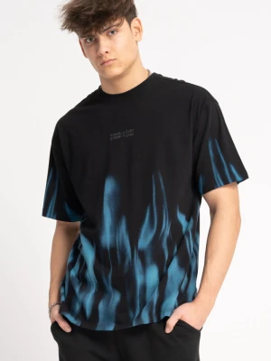 Czarny t-shirt z nadrukiem na całości w kontrastowym kolorze Reporter