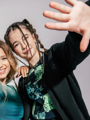 Czarny T-Shirt z nadrukiem w kolorze soczystej zieleni Reporter