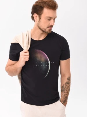 Czarny t-shirt z printem T-LUNAR Volcano