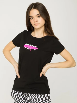 Czarny t-shirt z różowym nadrukiem graffiti