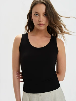 Czarny top na ramiączkach Top Secret