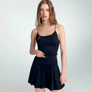 Czarny top ULTRAFLEX na cienkich ramiączkach z miseczkami usztwniającymi House