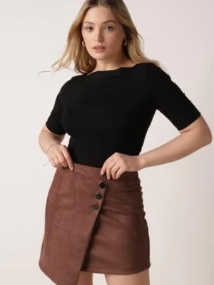 Czarny Wiskozowy T-shirt o Dopasowanym Kroju z Dekoltem w Łódkę Idahphaeia