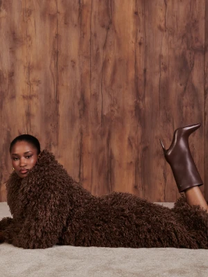 Czekoladowe botki na obcasie CARINII B10437-113-000-000-000