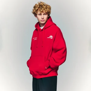 Czerwona bluza z nadrukiem na przodie i plecach House