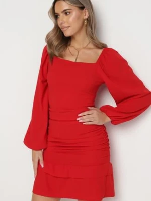Czerwona Dopasowana Sukienka Mini z Marszczeniem i Falbanką Derozza