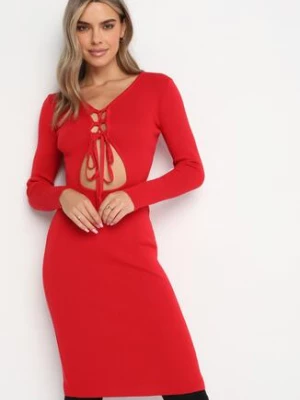 Czerwona Dzianinowa Sukienka Midi z Wycięciem i Wiązaniem Filila