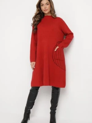 Czerwona Dzianinowa Sukienka Midi Ponczo w Trapezowym Stylu i z Ozdobną Kieszenią Thalorin