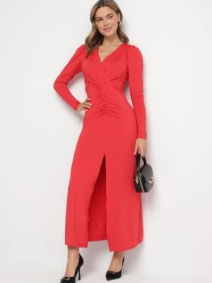 Czerwona Elegancka Sukienka Kopertowa Ozdobiona Marszczeniami Zainara by swan