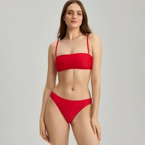 Czerwona góra od kostiumu z odpinanymi ramiączkami House