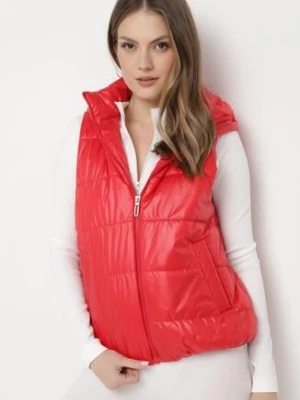 Czerwona Kamizelka z Odpinanym Kapturem i Kieszeniami Pikowana Aggevia swest