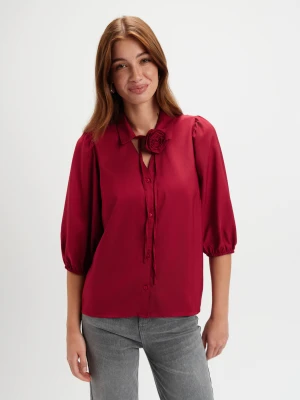 Czerwona koszula z kwiatem przy dekolcie Top Secret