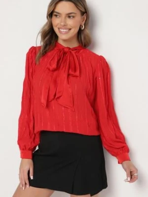Czerwona Koszulowa Bluzka z Tłoczonej Tkaniny z Wiązaniem przy Dekolcie Sepiane elsa.m by may