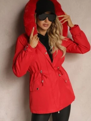 Czerwona Kurtka Typu Parka z Kapturem i Futerkiem z Możliwością Odpięcia Marindria swest