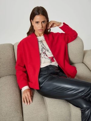 Czerwona marynarka damska o kroju bomberki z wełną – Urban Wild Olsen