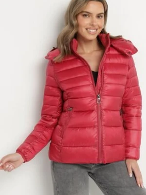Czerwona Pikowana Kurtka z Metalicznym Połyskiem i Odpinanym Kapturem Dairise