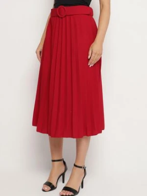 Czerwona Plisowana Spódnica Ozdobiona Paskiem z Okrągła Klamrą Sanelle fashion