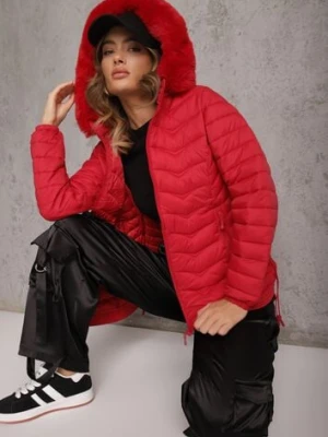 Czerwona Przejściowa Kurtka z Pikowaniem Bocznymi Ściągaczami i Kapturem Fezizia