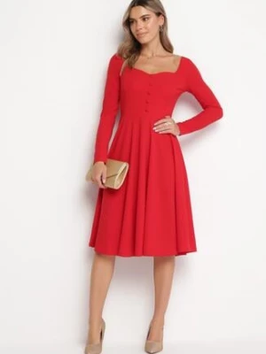 Czerwona Rozkloszowana Sukienka Midi z Ozdobnymi Guzikami Aramita