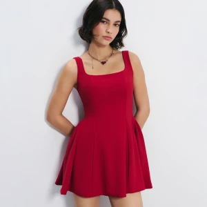 Czerwona rozkloszowana sukienka mini House