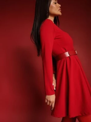 Czerwona Rozkloszowana Sukienka o Klasycznym Kroju Temiriela lovery