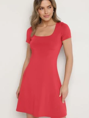 Czerwona Rozkloszowana Sukienka z Wiskozą i Kwadratowym Dekoltem Milirella by swan