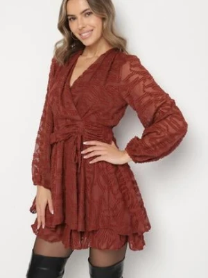 Czerwona Siateczkowa Sukienka o Rozkloszowanym Kroju Zdobiona Tłoczeniem Zenesava retro & icone