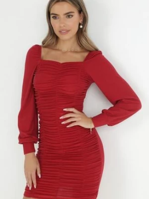 Czerwona Sukienka Błyszcząca z Drapowaniem i Kwadratowym Dekoltem Tashi by swan