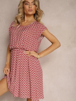 Czerwona Sukienka o Rozkloszowanym Kroju z Gumką w Talii i Krótkim Rękawem Tulemia