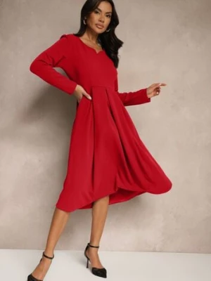 Czerwona Sukienka o Rozkloszowanym Kroju z Trójkątnym Dekoltem Temivara new collection
