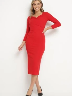 Czerwona Sukienka Ozdobiona Asymetrycznym Dekoltem Silfedi messaya