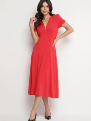 Czerwona Sukienka Rozkloszowana z Wiskozą z Poduszkami w Ramionach Awerla by swan