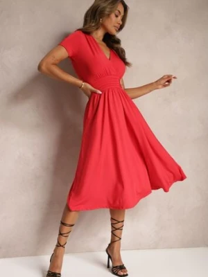 Czerwona Sukienka Taliowana z Kopertowym Dekoltem o Rozkloszowanym Kroju Rimadea by swan