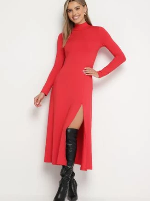 Czerwona Sukienka z Półgolfem Taliowana z Rozcięciem na Boku Sailea by swan