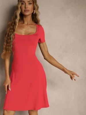 Czerwona Sukienka z Wiskozą o Rozkloszowanym Kroju z Kwadratowym Dekoltem Miluriela by swan