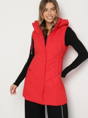 Czerwona Taliowana Kamizelka z Pikowanymi Przeszyciami i Kapturem Tuloria swest