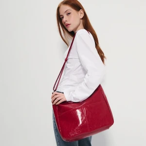 Czerwona torebka z połyskującej sztucznej skóry House