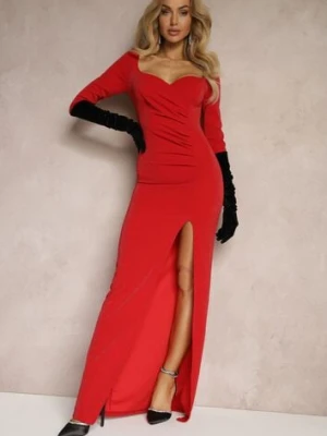 Czerwona Wieczorowa Sukienka Taliowana z Metaliczną Nitką i Kopertowym Dekoltem Emilene messaya