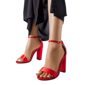 Czerwone sandałki na wysokim słupku Rive Inna marka