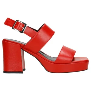 Czerwone sandały damskie ze skóry licowej na platformie 76080-55 Wojas