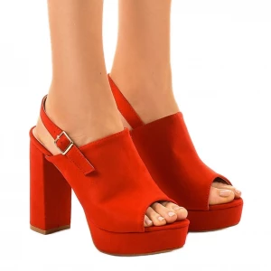 Czerwone sandały na obcasie z cholewką 9R05 Inna marka