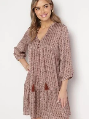 Czerwono-Beżowa Rozkloszowana Sukienka Ozdobiona Chwostami i Drobnym Wzorem Clemova rosa
