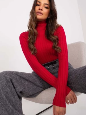 Czerwony dopasowany sweter damski prążkowany z golfem P-M
